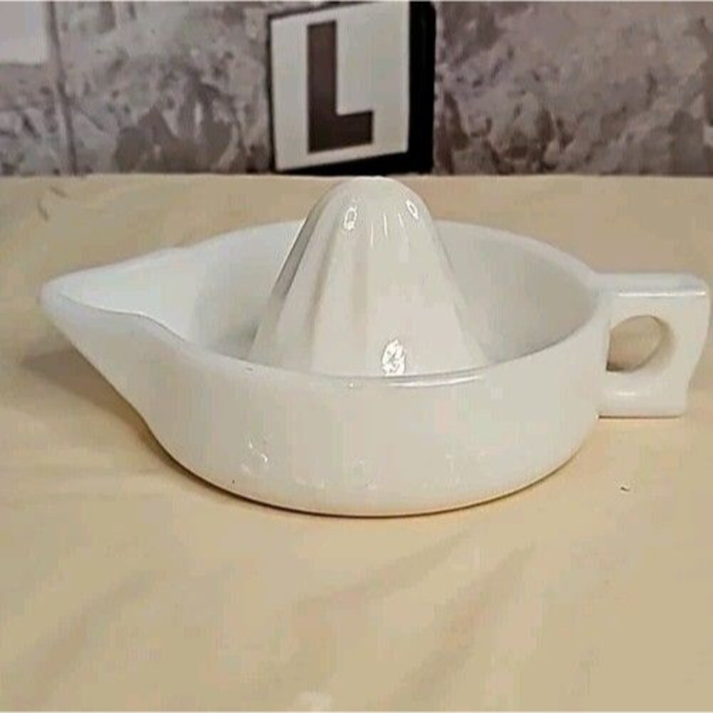 Vintage McKee SUNKIST Citrus Advertising White MILK GLASS Orange REAMER / JUICER